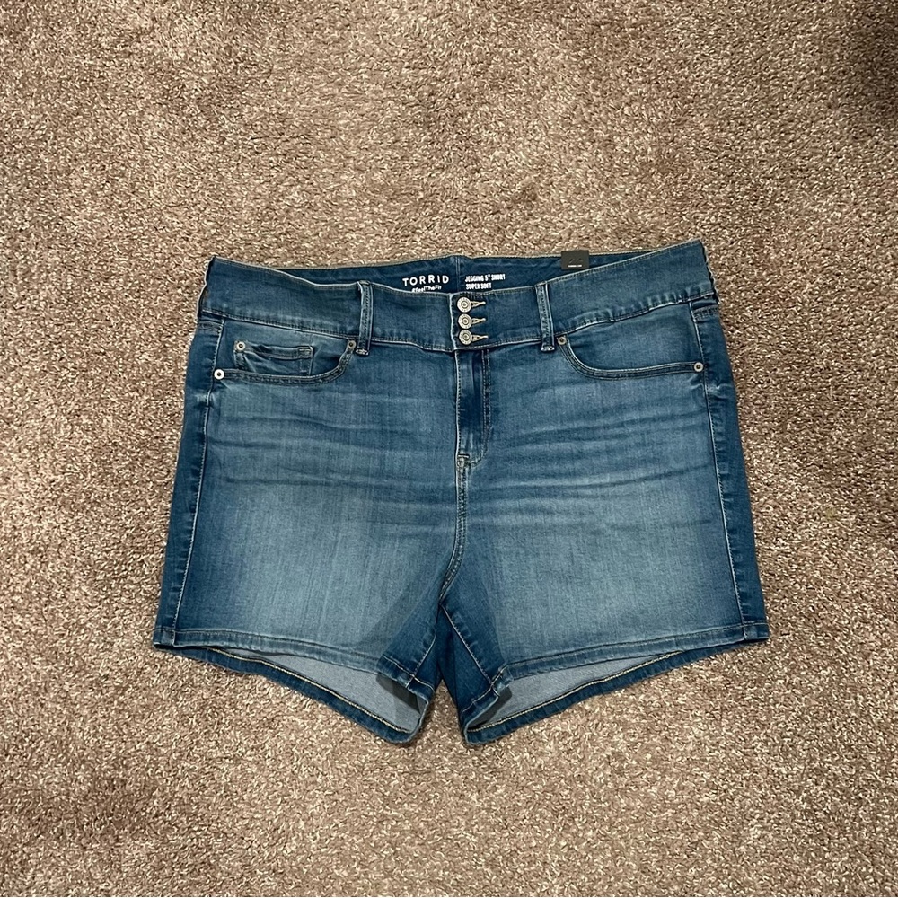 Torrid jegging super soft high-rise short 5”